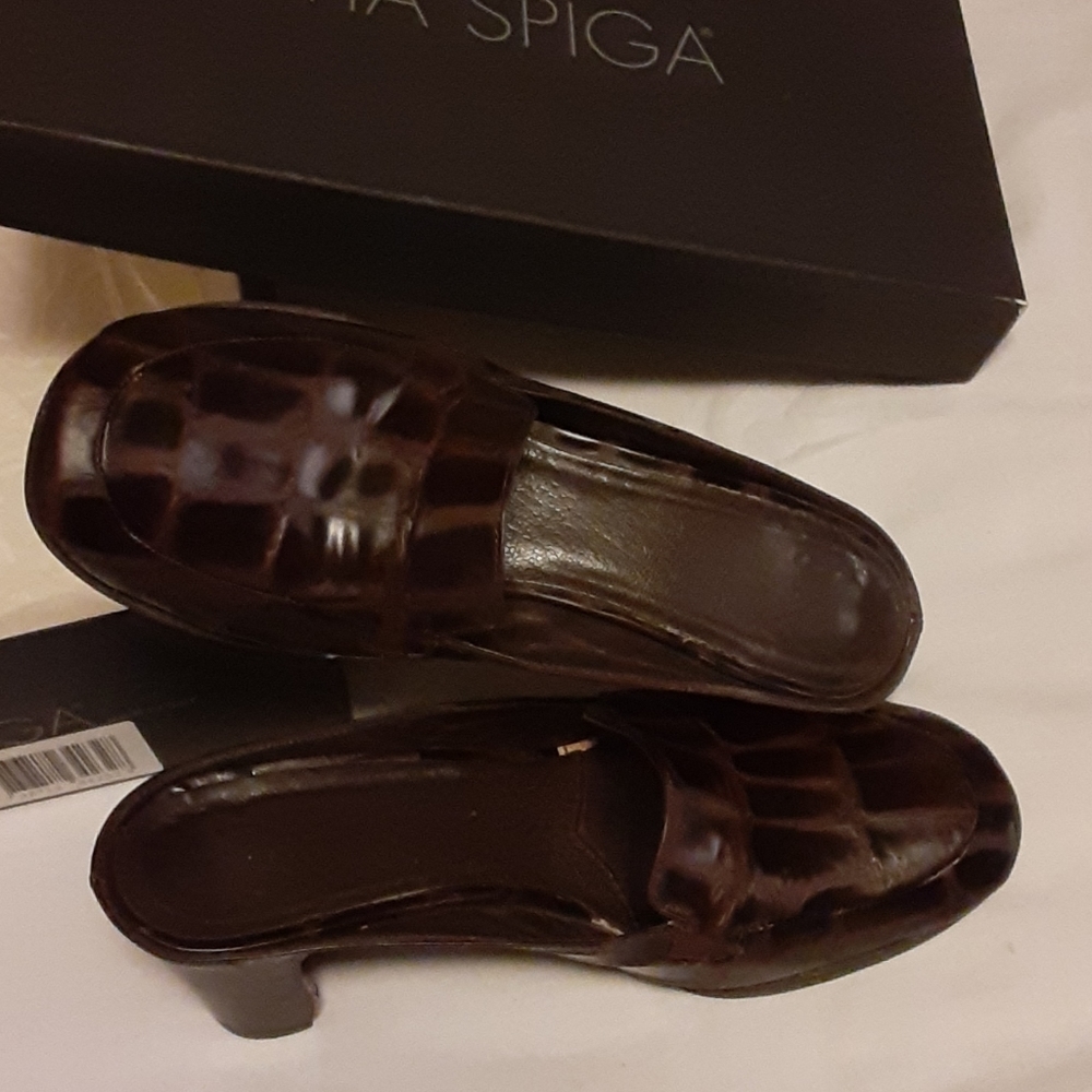 Brown Croco Round Toe Mules